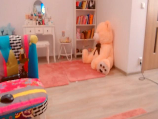 Live sex webcam photo for HotCafeDelina #273013029