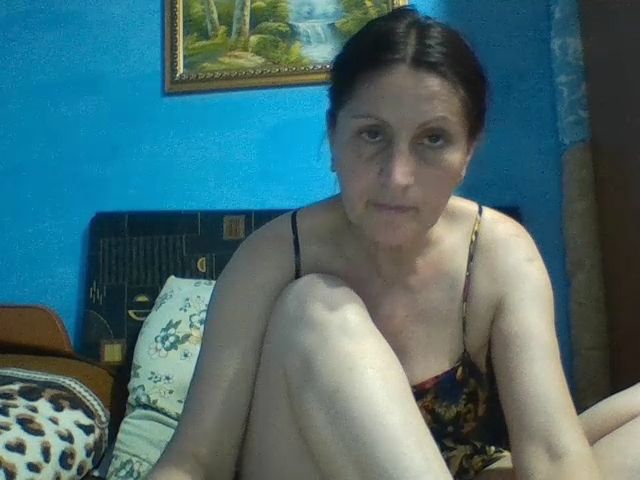 Live sex webcam photo for HotEstelle44 #273592181