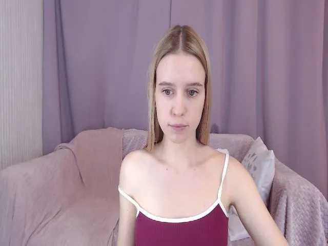 Live sex webcam photo for HotSwJenna #272903271