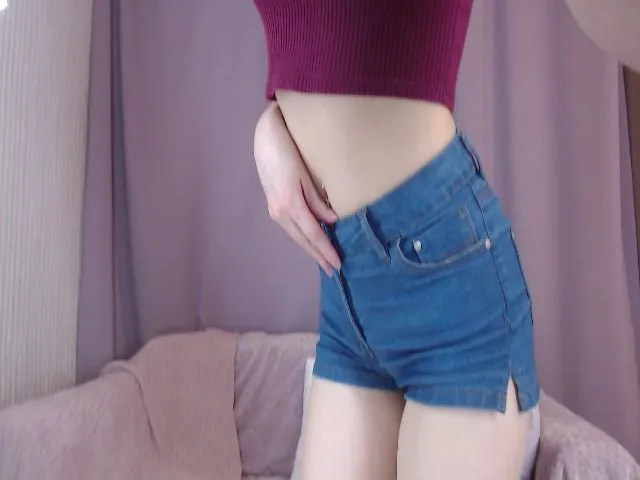 Live sex webcam photo for HotSwJenna #272903447