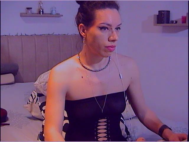 Live sex webcam photo for HotTease #273243144