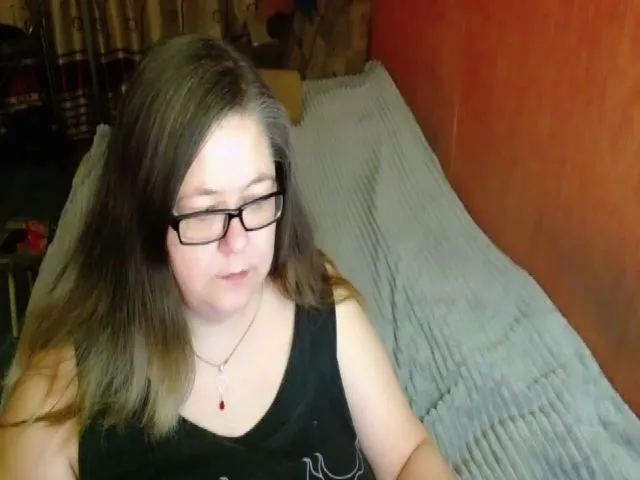 Live sex webcam photo for HotXXXGirl1 #272311975