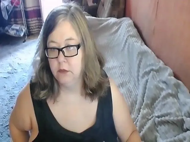 Live sex webcam photo for HotXXXGirl1 #274038434