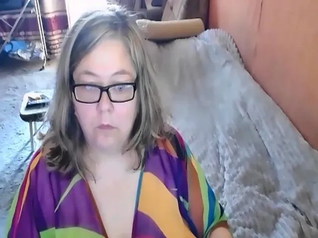 Live sex webcam photo for HotXXXGirl1 #274244278