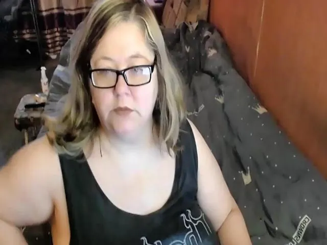 Live sex webcam photo for HotXXXGirl1 #274539045