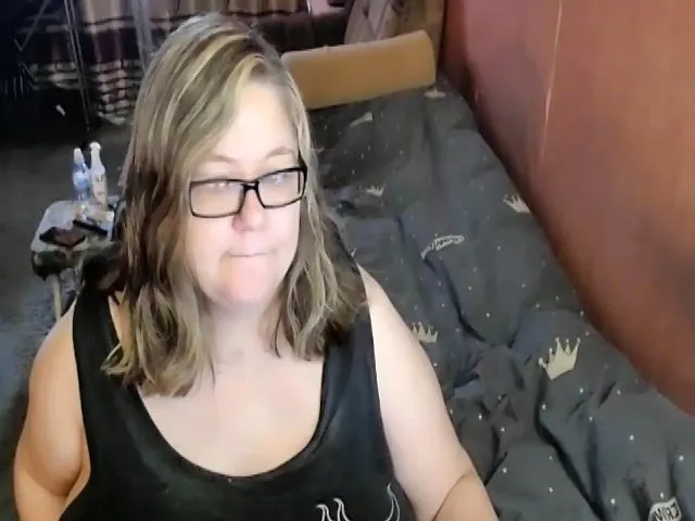 Live sex webcam photo for HotXXXGirl1 #274549923