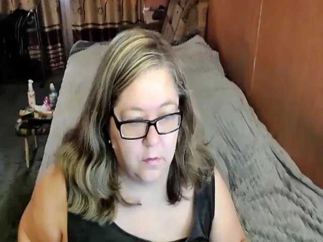 Live sex webcam photo for HotXXXGirl1 #275155835