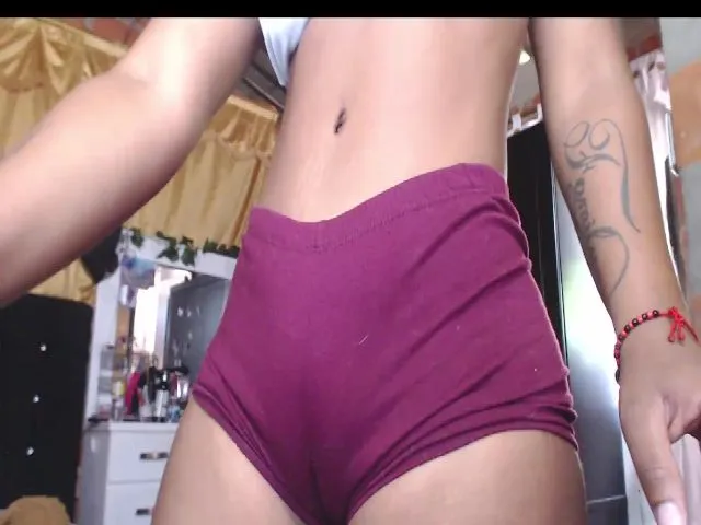 Live sex webcam photo for Hot_nia69 #272743992