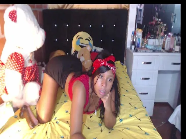 Live sex webcam photo for Hot_nia69 #273075613