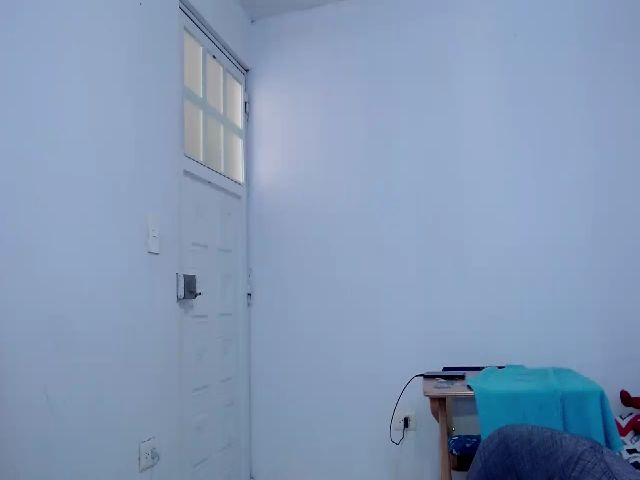 Live sex webcam photo for Hot_skinny_ #271724652