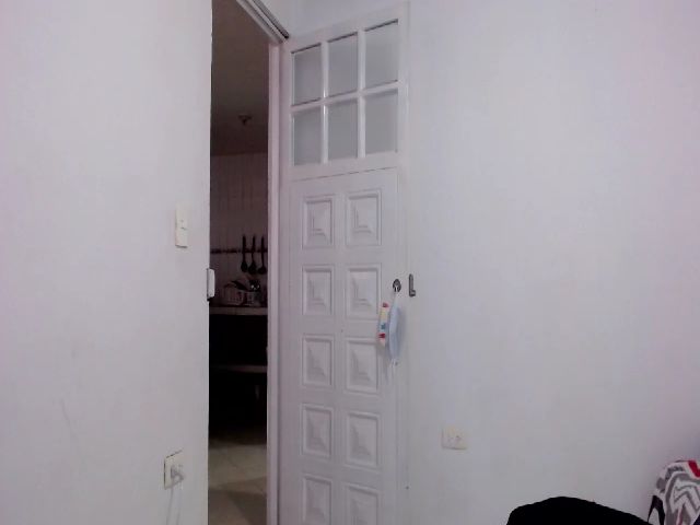 Live sex webcam photo for Hot_skinny_ #272226009