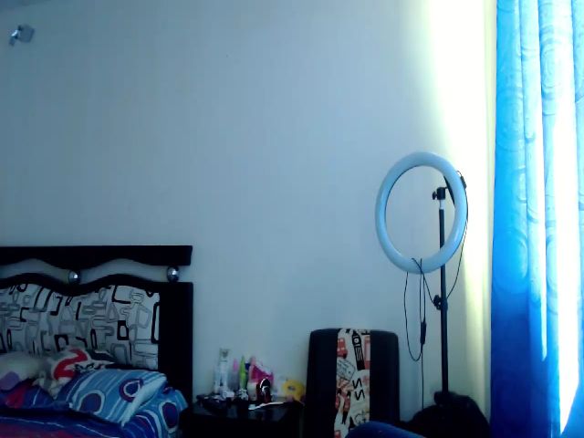 Live sex webcam photo for Hot_skinny_ #274055881