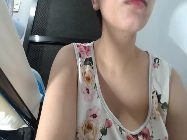 Live sex webcam photo for HotpukiLuver #271746436