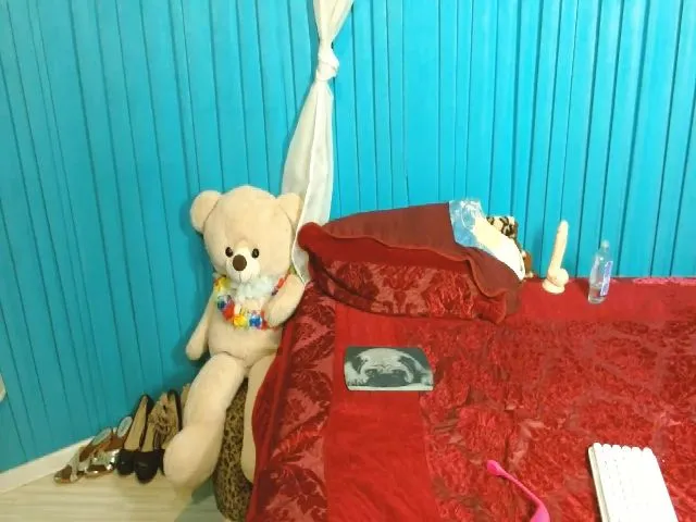 Live sex webcam photo for Hott_denisse #274561496