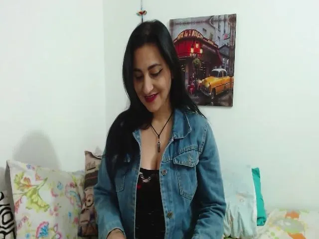 Live sex webcam photo for HotxKarina #272302181