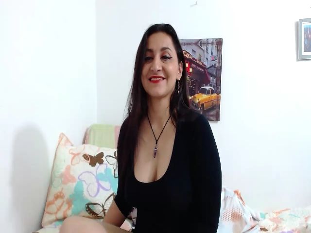 Live sex webcam photo for HotxKarina #273565596