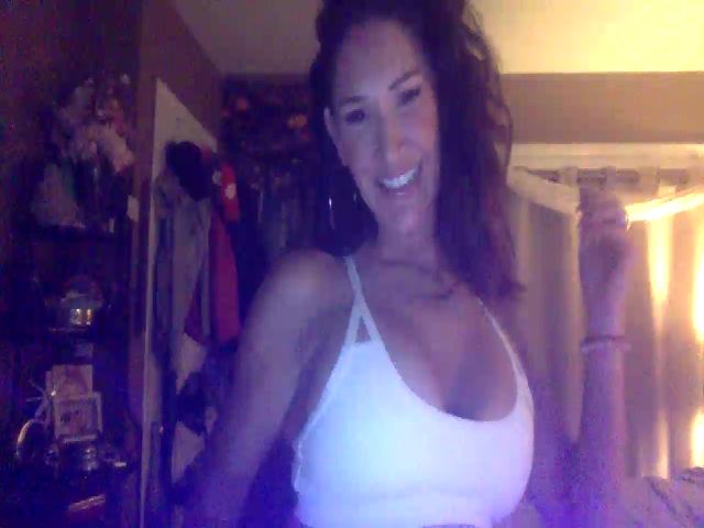 Live sex webcam photo for Hotyogababe1 #272717937