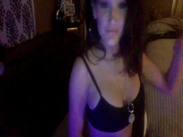 Live sex webcam photo for Hotyogababe1 #272732719