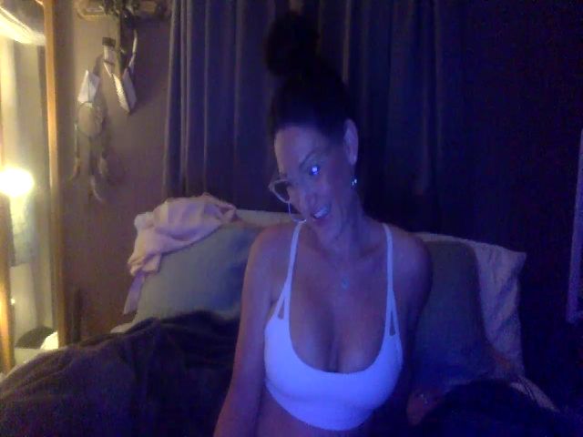 Live sex webcam photo for Hotyogababe1 #272959621