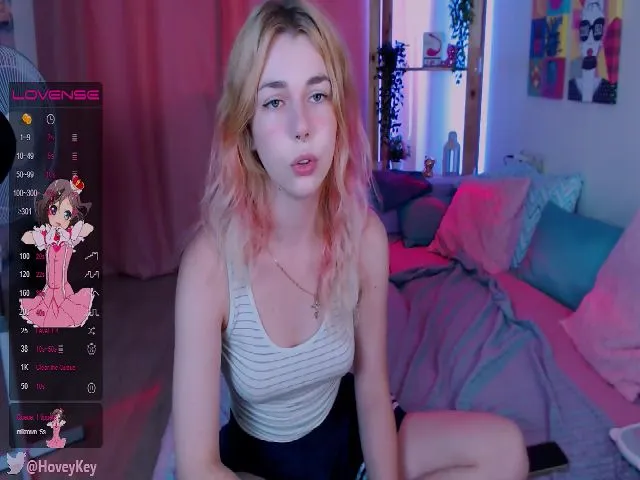 Live sex webcam photo for HoveyKey #274340005