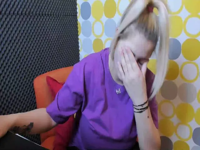 Live sex webcam photo for HugeBoobsErin #272064064