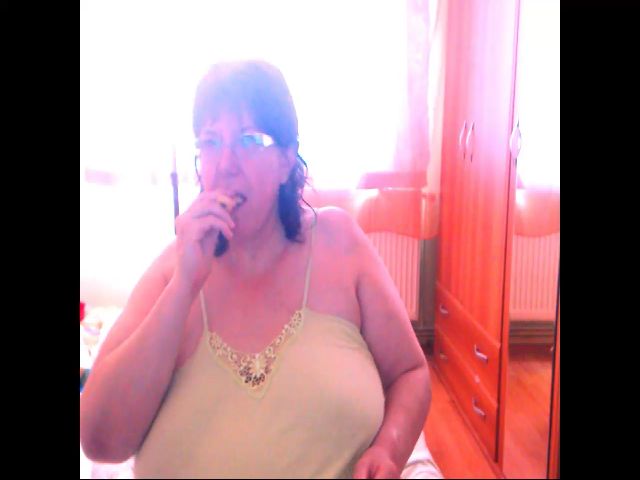 Live sex webcam photo for HugeTitsShow #274400674