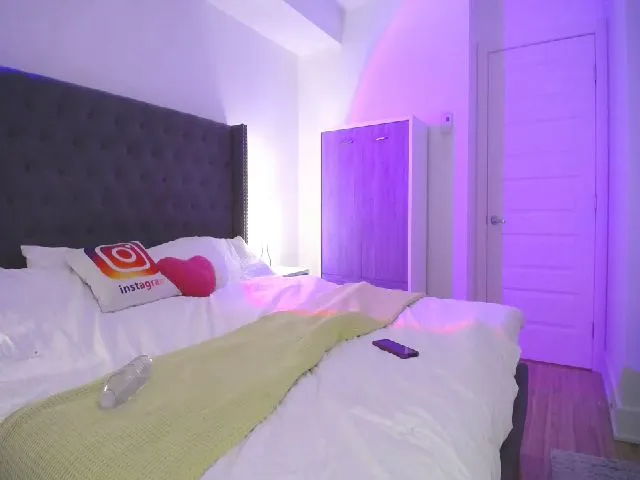 Live sex webcam photo for HypnoticBoobs #273884460