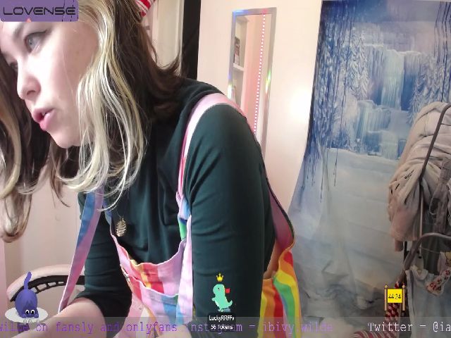 Live sex webcam photo for IBIvyWilde #271861244