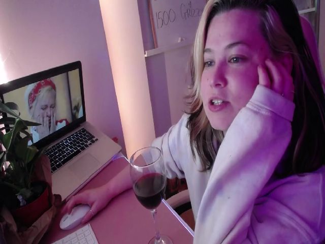 Live sex webcam photo for IBIvyWilde #271947945