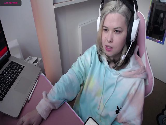 Live sex webcam photo for IBIvyWilde #272566168