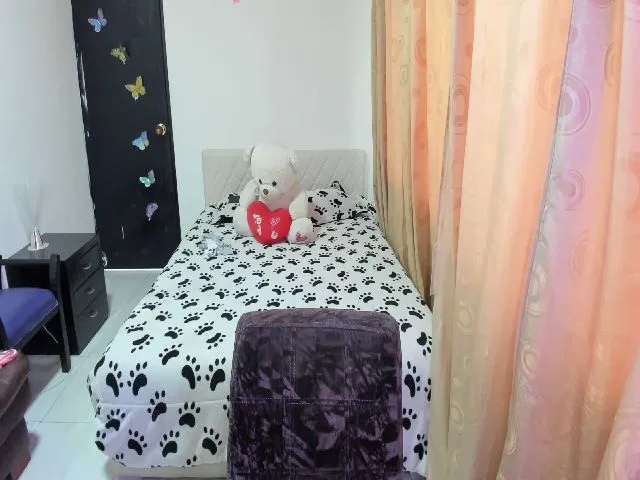 Live sex webcam photo for ISABELLA0191 #272880866