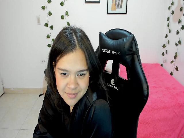 Live sex webcam photo for IamKatte_ #273707176