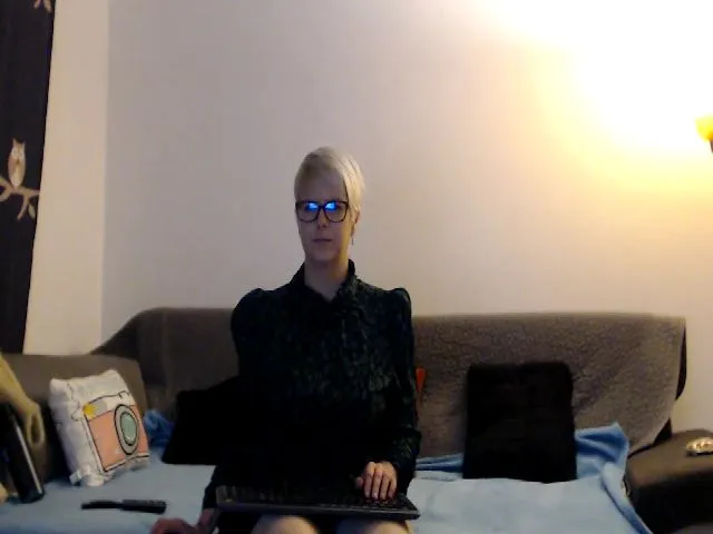 Live sex webcam photo for IamMiky #272014454