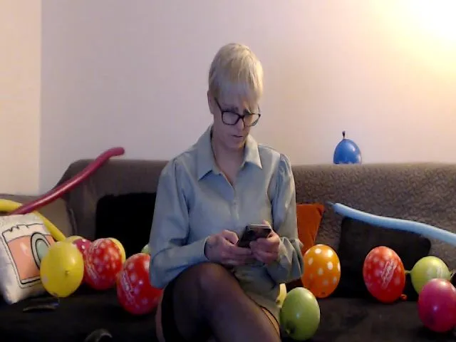 Live sex webcam photo for IamMiky #272124106