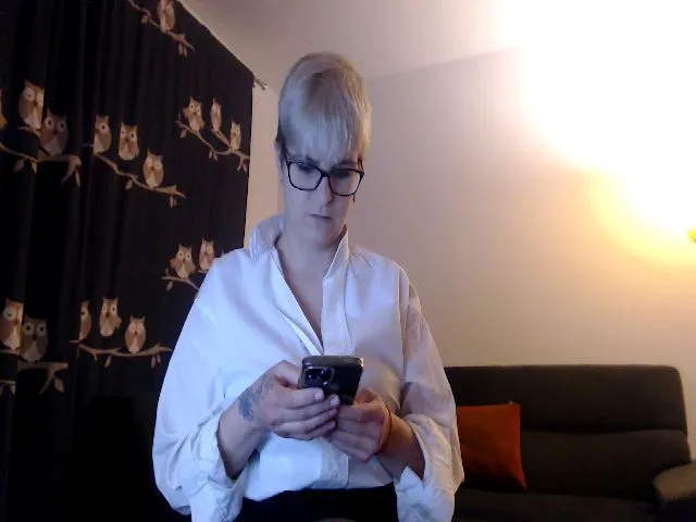 Live sex webcam photo for IamMiky #272922790