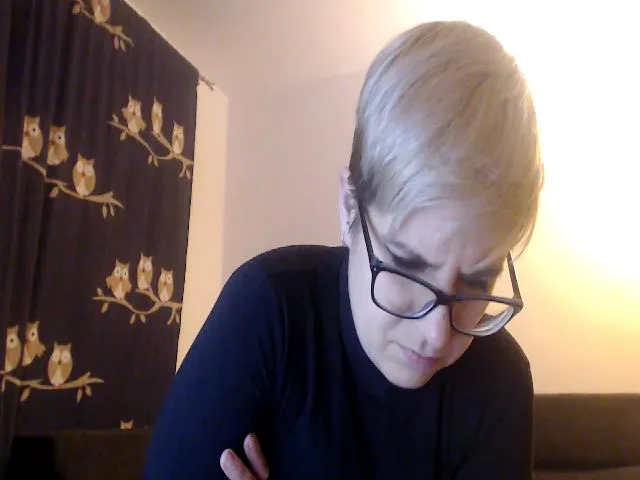 Live sex webcam photo for IamMiky #272934875