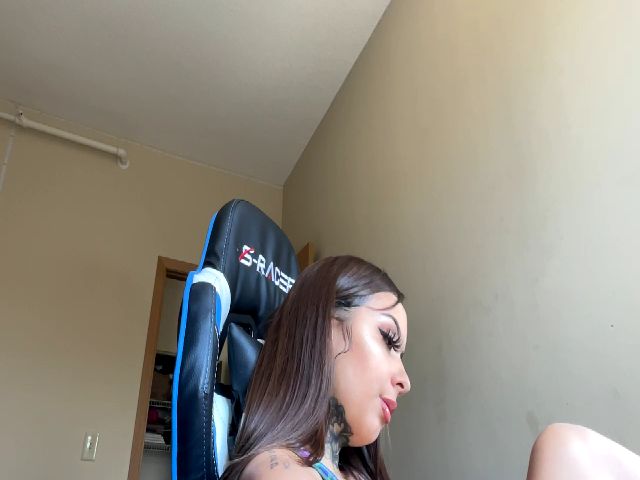 Live sex webcam photo for IllusionBby #273899796