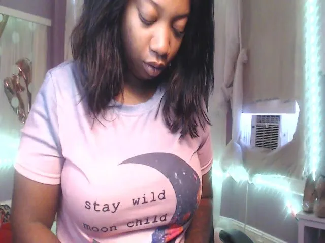 Live sex webcam photo for Iluvishmet #274268472