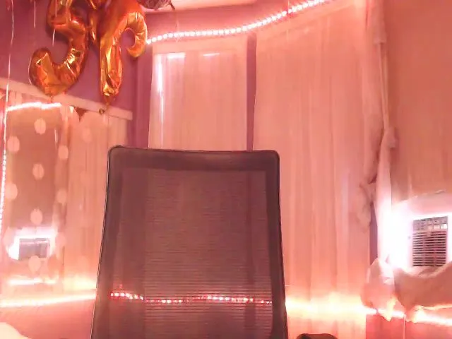 Live sex webcam photo for Iluvishmet #274285197