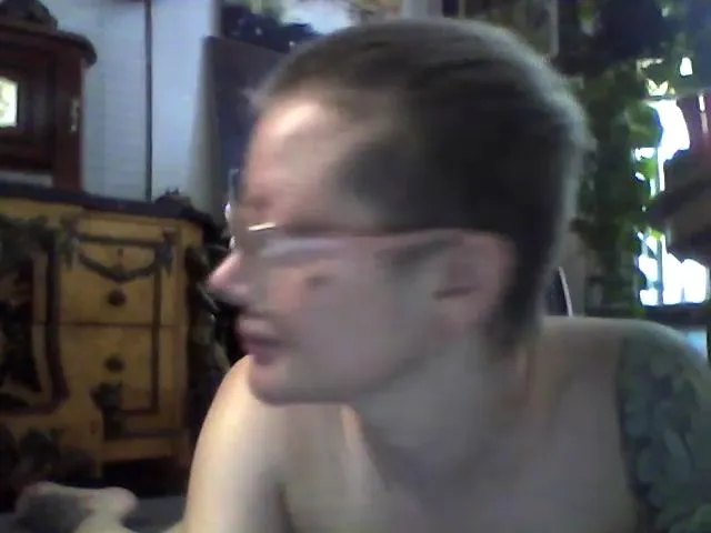 Live sex webcam photo for Indee_genue #273768497