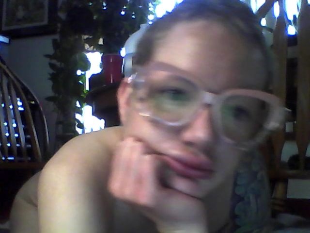 Live sex webcam photo for Indee_genue #273769342