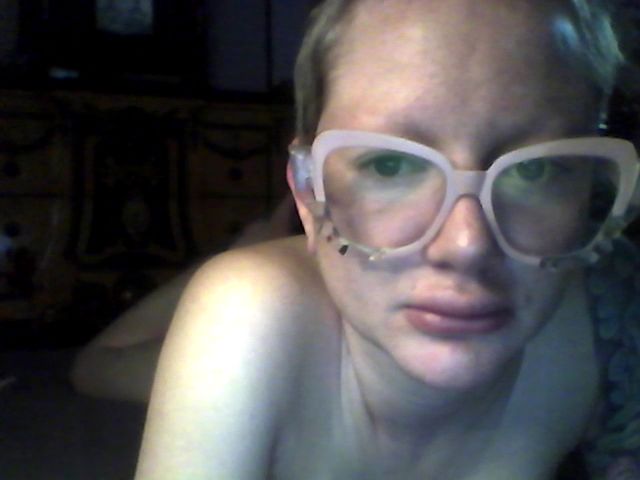 Live sex webcam photo for Indee_genue #273770722