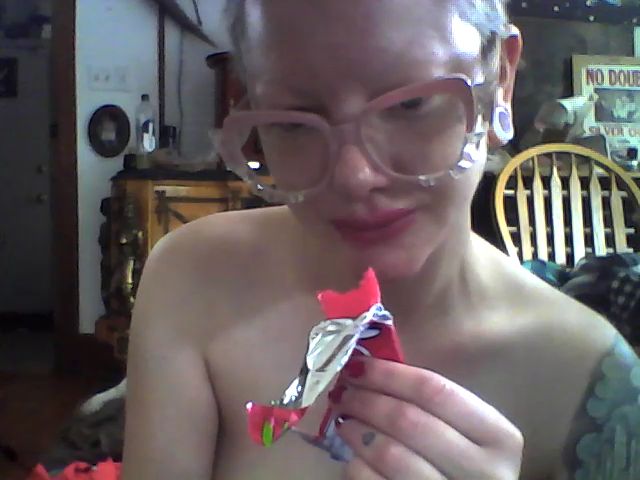 Live sex webcam photo for Indee_genue #273789160