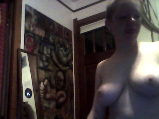 Live sex webcam photo for Indee_genue #273842951