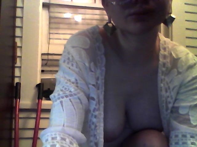 Live sex webcam photo for Indee_genue #273884761