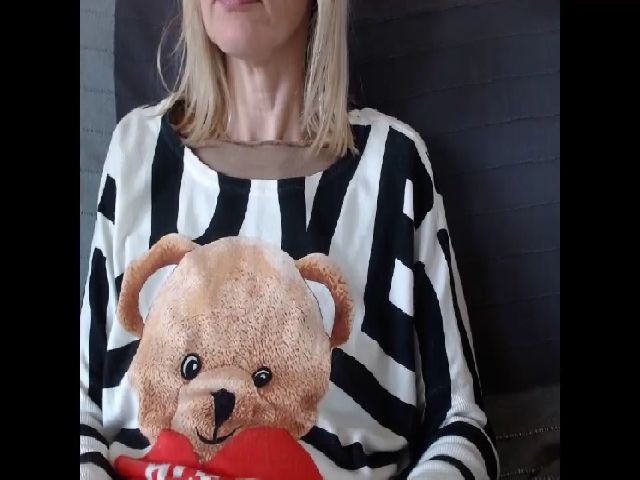 Live sex webcam photo for IndianaBella #272887332