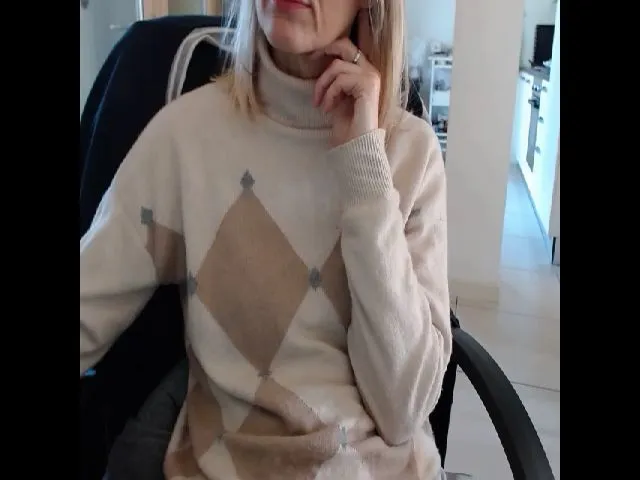 Live sex webcam photo for IndianaBella #273098271