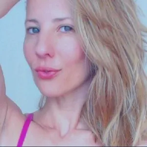 Live sex webcam photo for IndianaBella #278255364