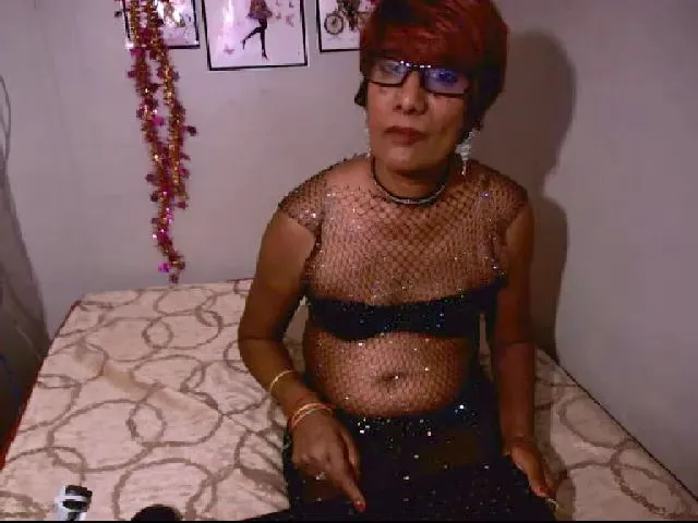 Live sex webcam photo for Indianmilf_4u #271753756