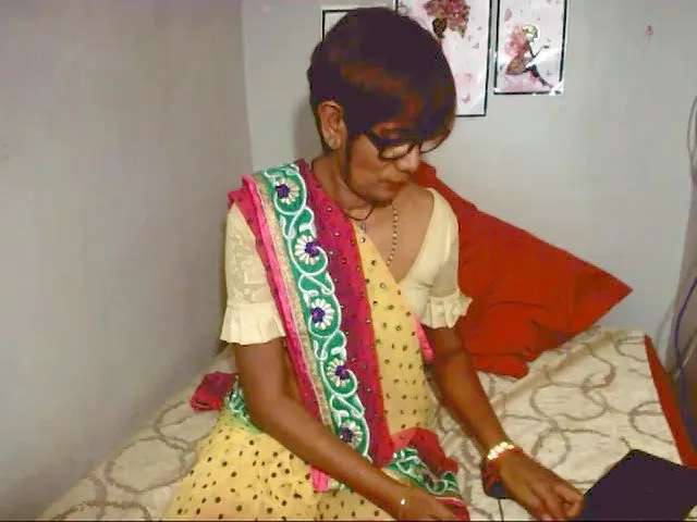 Live sex webcam photo for Indianmilf_4u #272568712